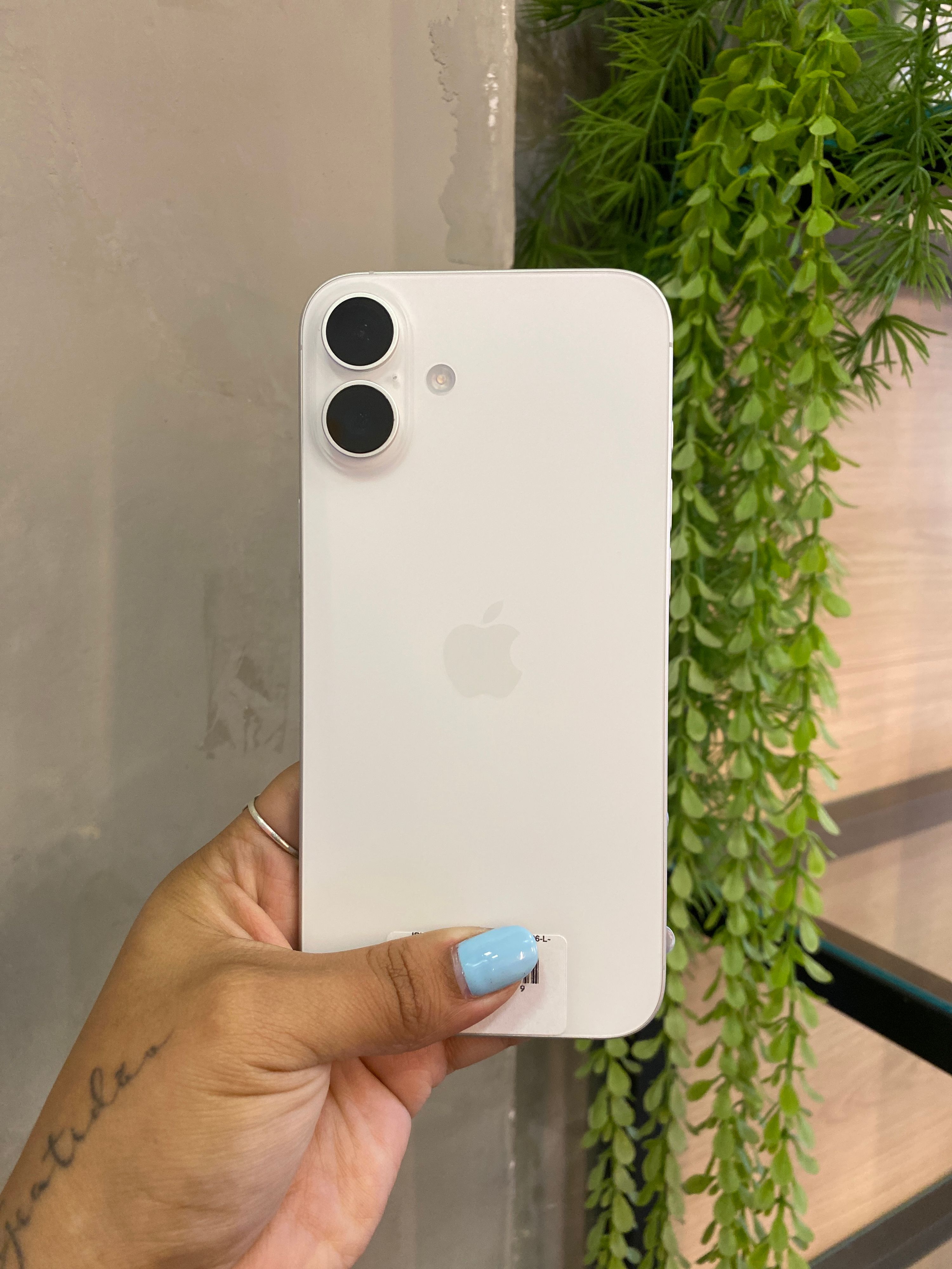 iPhone 16 Plus 
