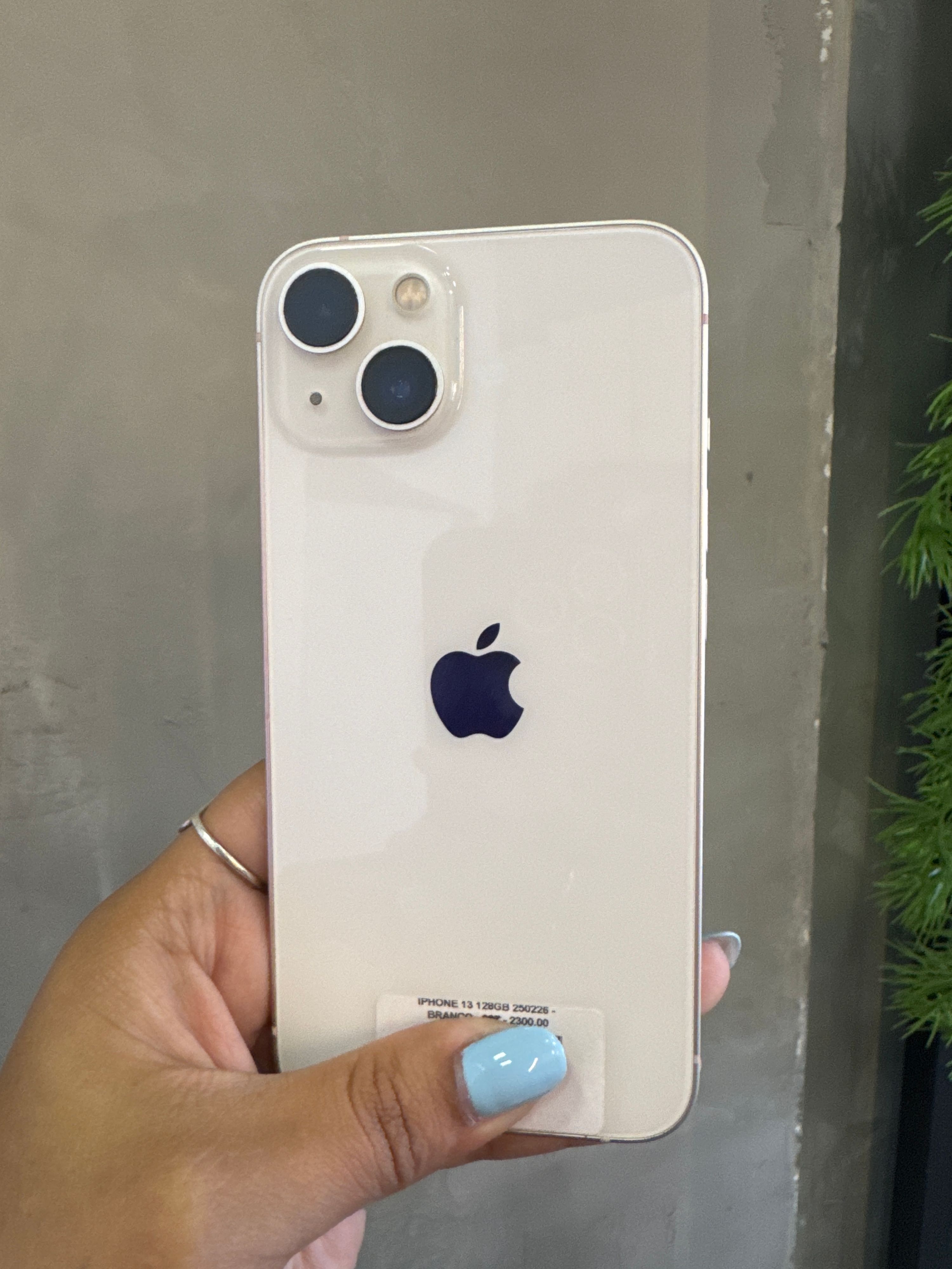 iPhone 13 