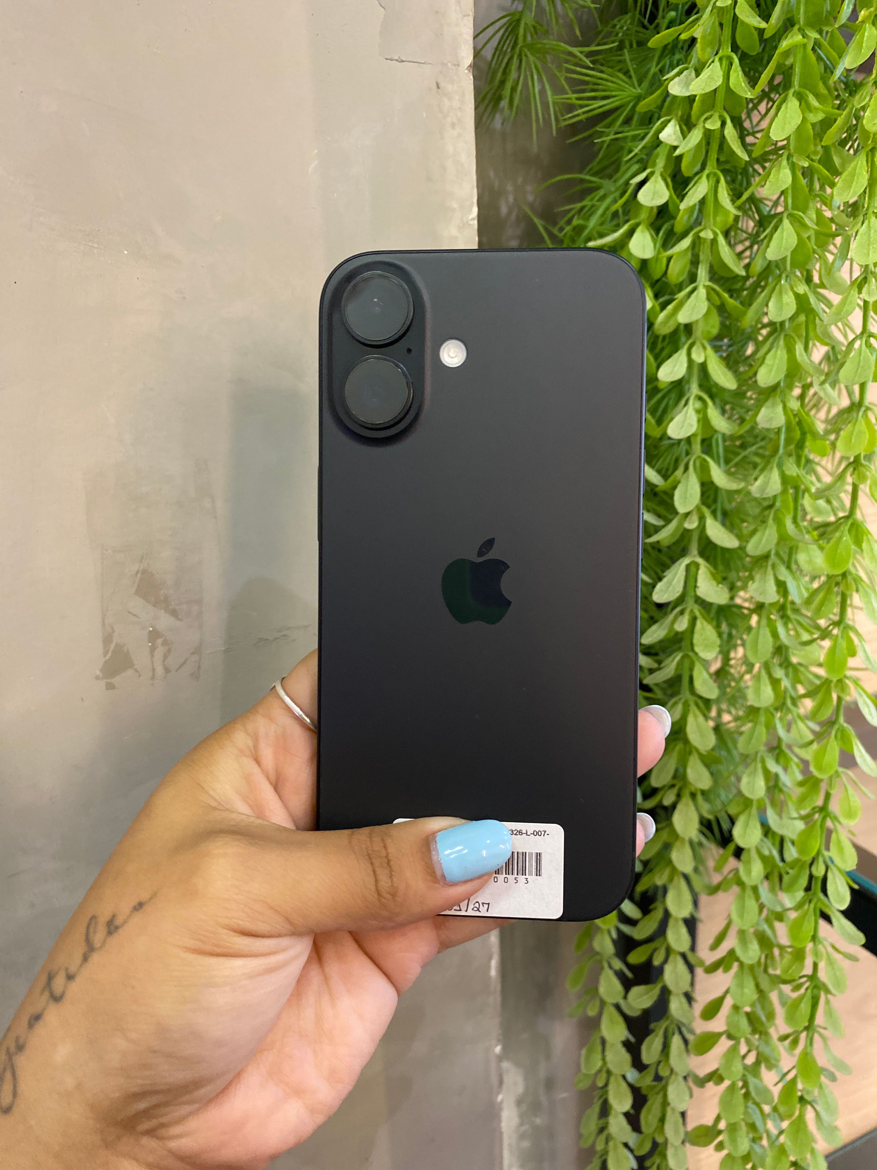 iPhone 16 